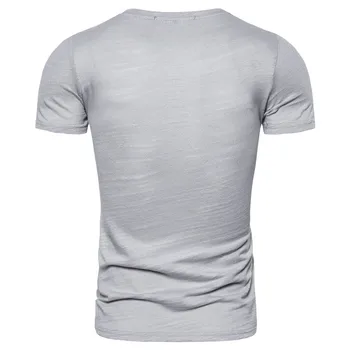 2021 Nové Letní Bavlny V-neck T-shirt Muži Ležérní jednobarevné Pocket Pánské T-Shirt Vysoce Kvalitní Módní T-Košile Muži