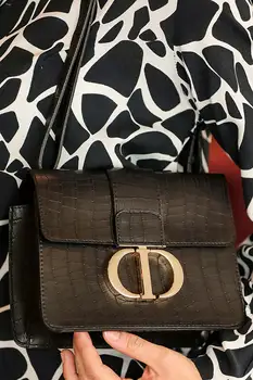 2020 módní trend dámské elegantní připoután taška přes rameno z klasické kabelky Kovový řetěz design taška