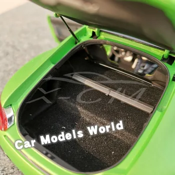 Diecast Model Vozu pro Téměř v Reálném M G GT R. 2017 1:18 (Zelená) + MALÝ DÁREK!!!!!
