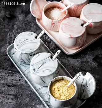 Domácí kuchyně koření nářadí mramor keramické koření sklenice sůl pepř láhev kuchyně vaření nástroje koření jar, solnička