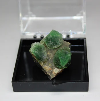 Nový produkt！ Přírodní vzácné Vstoupil kulovitý, zelený Fluorit minerální vzorky Kameny a krystaly box velikost 3,4 cm.