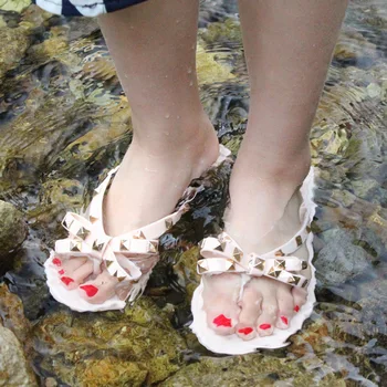 Hot 2020 Módní Ženy Žabky Letní Boty Cool Beach Nýty velký luk ploché sandály Značky jelly boty sandály dívky velikost 36-42